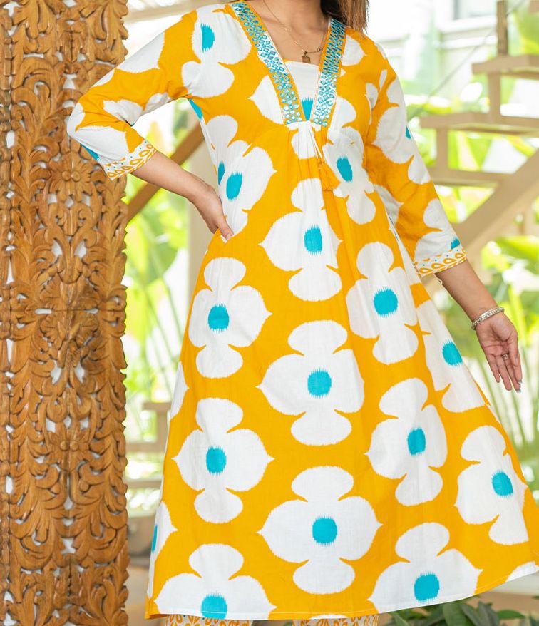 Women Floral Printed Empire-Style Pure Cotton Kurta with Trousers & Dupatta